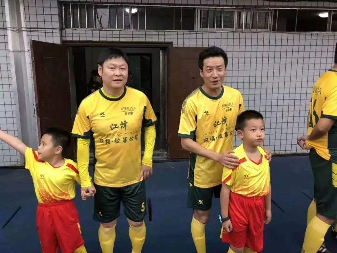 江津足球队_中国足球门将江津