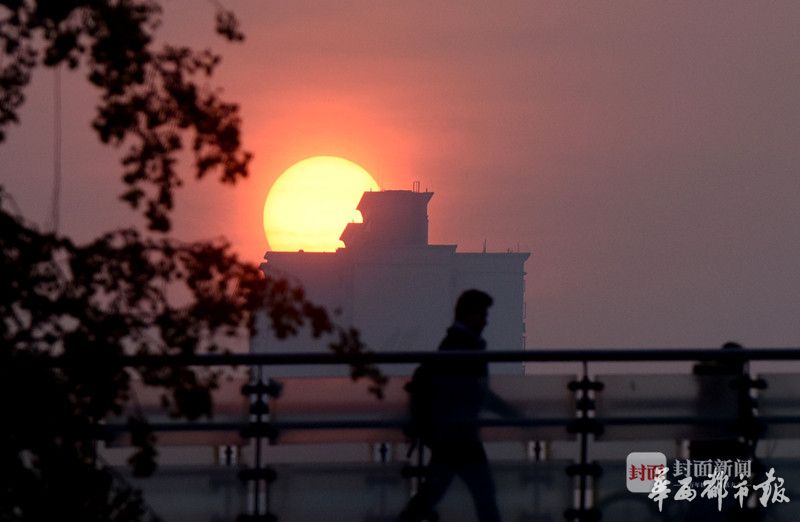 关于太阳东方升起西边落下走势的信息