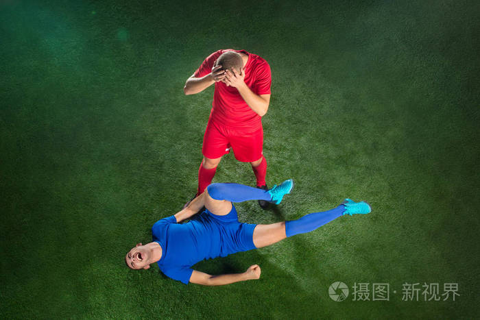足球员要害受伤_踢足球可能受的伤