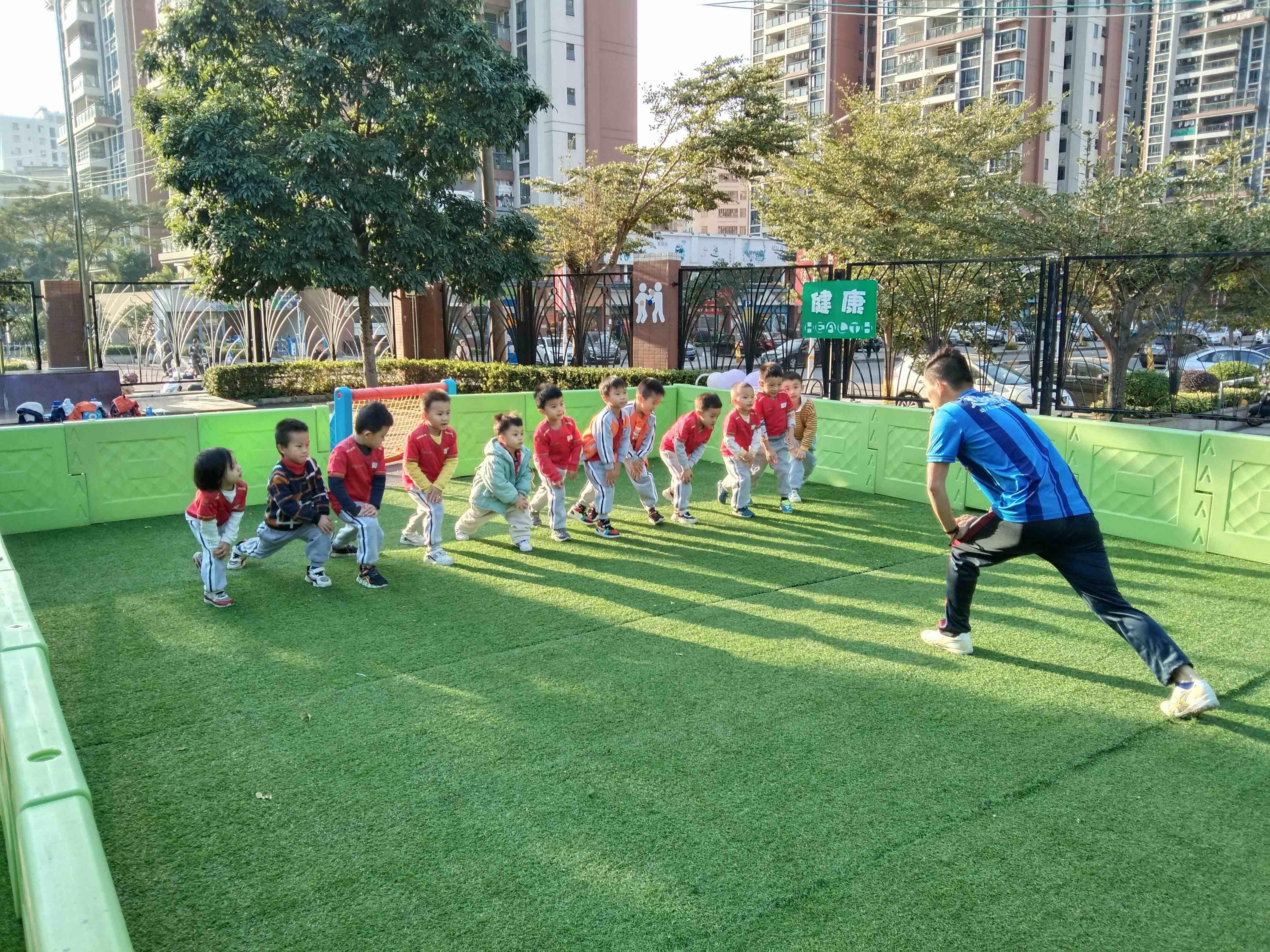 中班足球动作要领目标_中班足球动作要领目标是什么