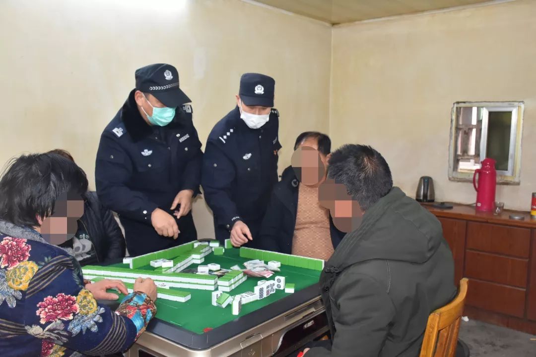 包含南京一棋牌室店主聚众打麻将被罚的词条