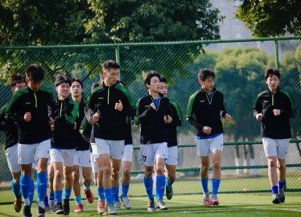 包含2021足球温情瞬间的词条