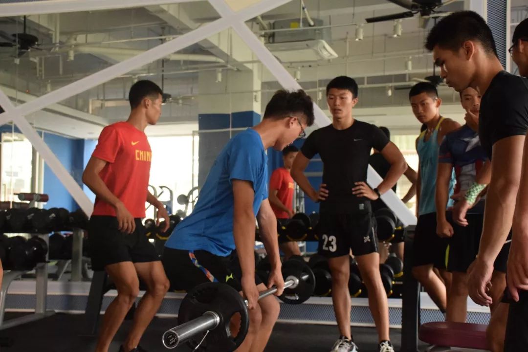 体育生锻炼每日计划的简单介绍