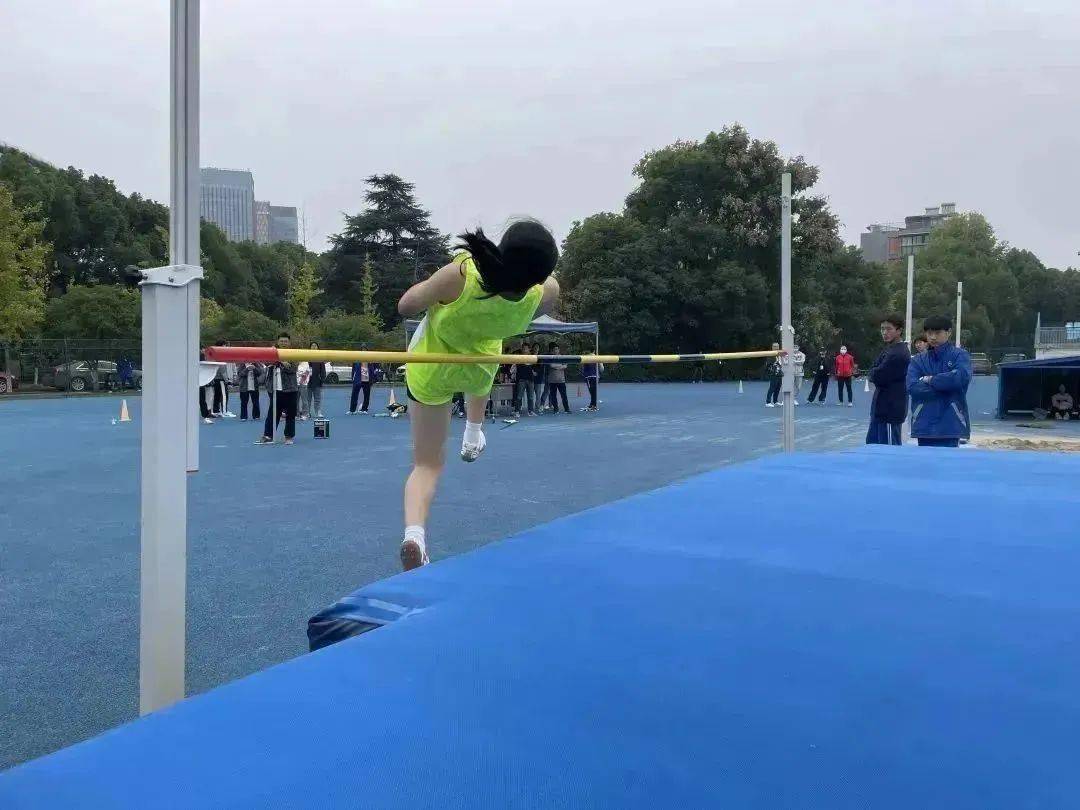 桐庐哪个初中是足球特色_杭州绿城足球学校招生条件